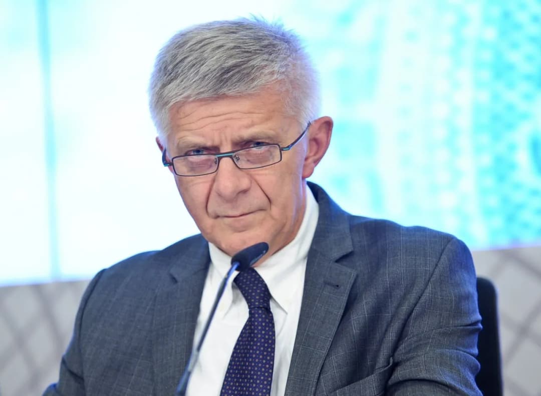 Ile zarabia prezes NBP Marek Belka? Zaskakujące fakty o jego pensji Ile zarabia prezes NBP Marek Belka? Zaskakujące fakty o jego pensji