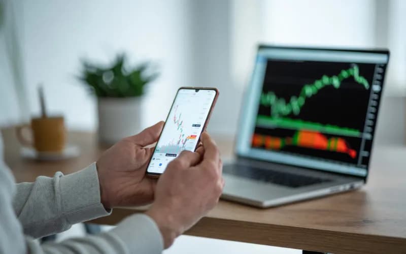 Czy warto inwestować w akcje? Odkryj ryzyka i zyski inwestycji